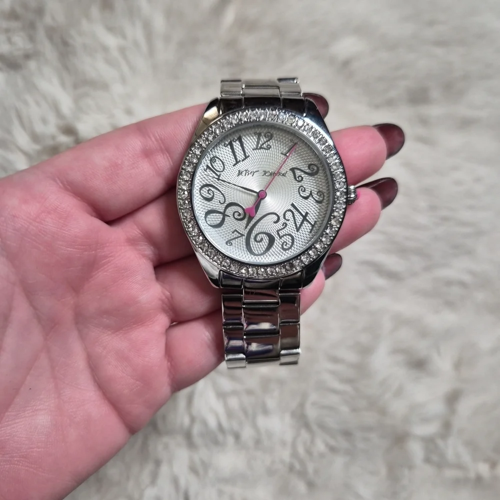 Betsey Johnson Watch Silver Tone Pink Heart Hand Streetwear Twee Girly Cute Y2K - Picture 9 of 13
